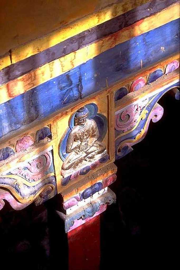 Tibet Guge 06 Tsaparang White Temple 11 12 Jowo Khang Ceiling Buddha Pillar The ceiling capitals are among the most accomplished in Tibet. At the top of each of the four slender columns is a small wood-carved Shakyamuni. Photo – <a class=